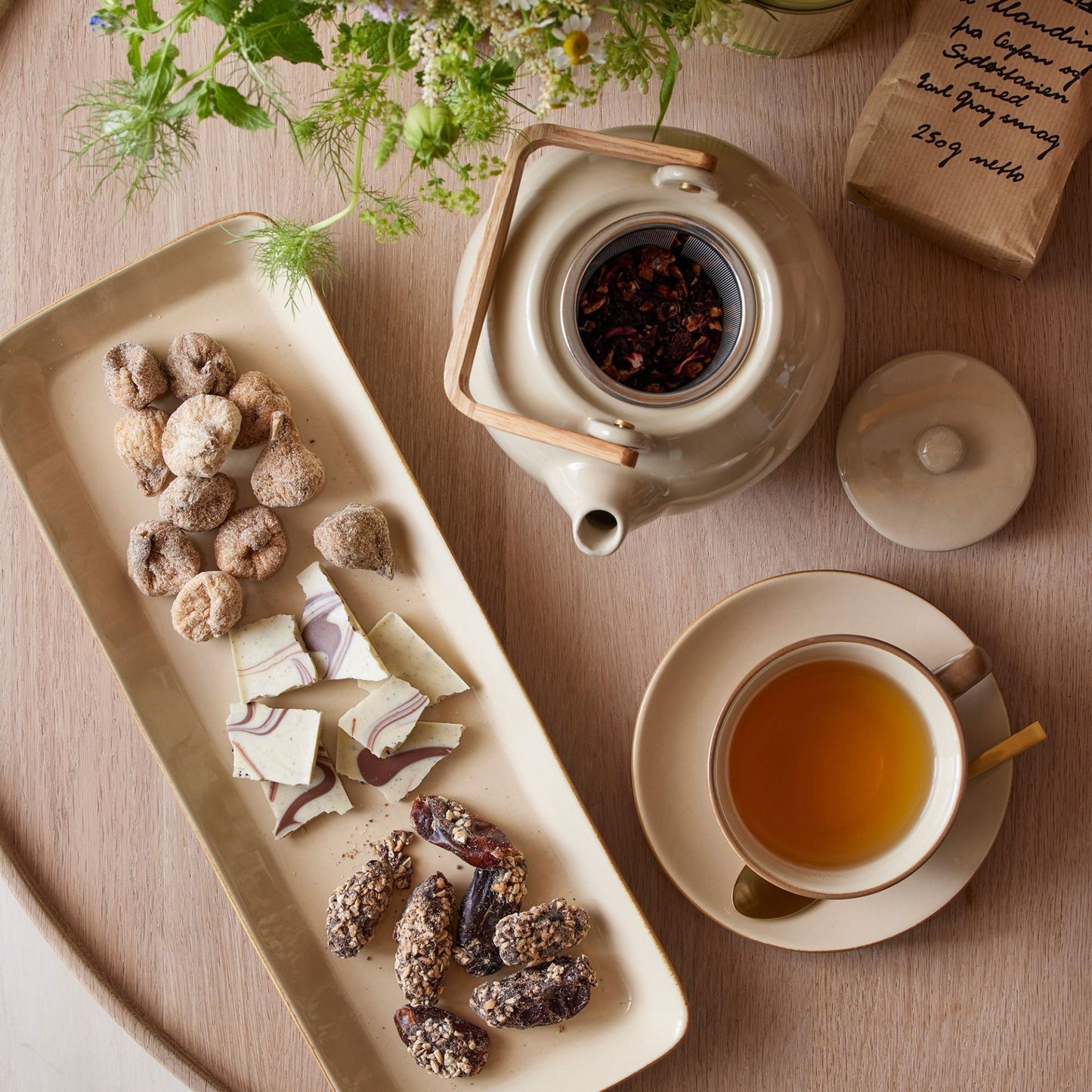 Teapot with tea strainer - Sand